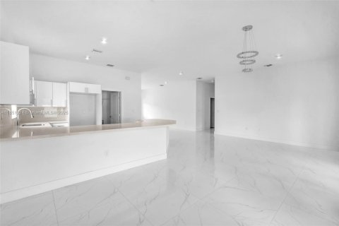 Купить виллу или дом в Хомстед, Флорида 4 спальни, 193.61м2, № 1958154 - фото 13