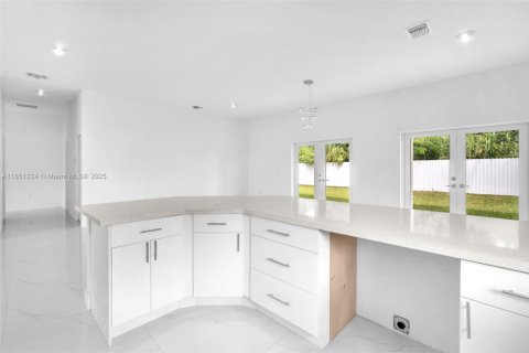 Купить виллу или дом в Хомстед, Флорида 4 спальни, 193.61м2, № 1958154 - фото 18