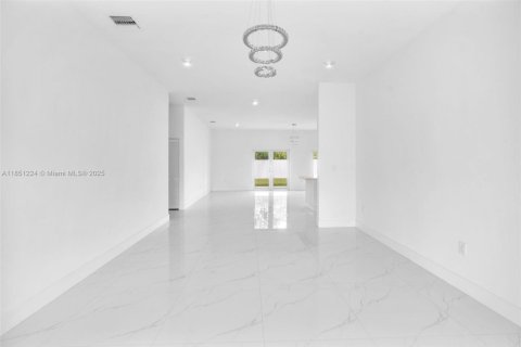 Купить виллу или дом в Хомстед, Флорида 4 спальни, 193.61м2, № 1958154 - фото 8