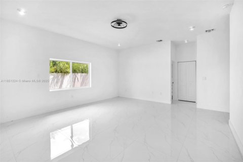 Купить виллу или дом в Хомстед, Флорида 4 спальни, 193.61м2, № 1958154 - фото 24