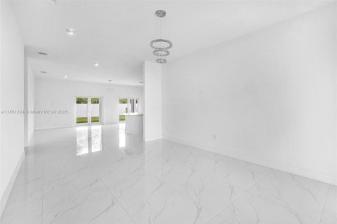 Купить виллу или дом в Хомстед, Флорида 4 спальни, 193.61м2, № 1958154 - фото 9