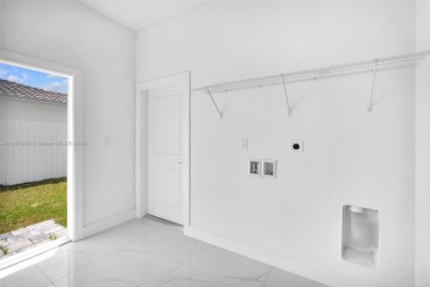 Купить виллу или дом в Хомстед, Флорида 4 спальни, 193.61м2, № 1958154 - фото 28