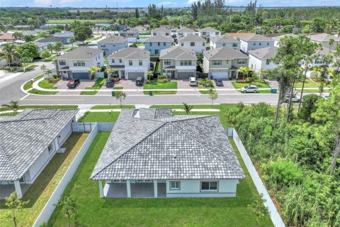 Купить виллу или дом в Хомстед, Флорида 4 спальни, 193.61м2, № 1958154 - фото 6