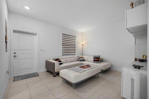 Townhouse in Homestead, Florida 3 bedrooms, 137.77 sq.m. № 1805986 - photo 4