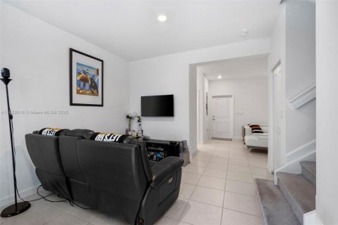 Townhouse in Homestead, Florida 3 bedrooms, 137.77 sq.m. № 1805986 - photo 9