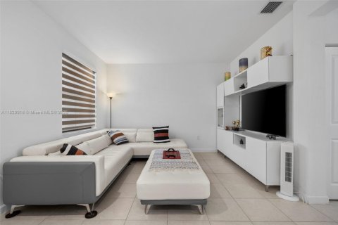 Townhouse in Homestead, Florida 3 bedrooms, 137.77 sq.m. № 1805986 - photo 5