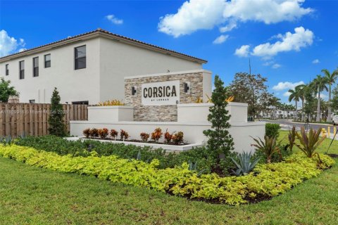 Townhouse in Homestead, Florida 3 bedrooms, 137.77 sq.m. № 1805986 - photo 1