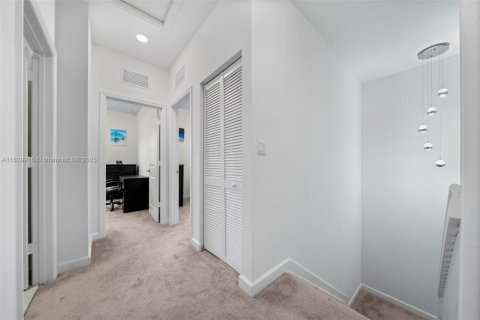 Townhouse in Homestead, Florida 3 bedrooms, 137.77 sq.m. № 1805986 - photo 14