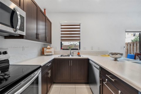 Townhouse in Homestead, Florida 3 bedrooms, 137.77 sq.m. № 1805986 - photo 13