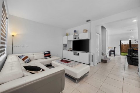 Townhouse in Homestead, Florida 3 bedrooms, 137.77 sq.m. № 1805986 - photo 6