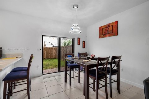 Townhouse in Homestead, Florida 3 bedrooms, 137.77 sq.m. № 1805986 - photo 10