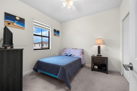 Townhouse in Homestead, Florida 3 bedrooms, 137.77 sq.m. № 1805986 - photo 20