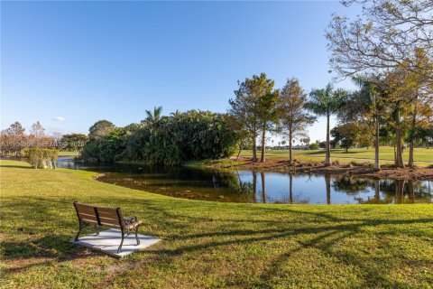 Copropriété à vendre à Sunrise, Floride: 2 chambres, 98.94 m2 № 2008435 - photo 8