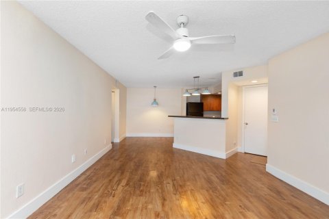 Copropriété à vendre à Sunrise, Floride: 2 chambres, 98.94 m2 № 2008435 - photo 23