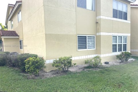 Copropriété à vendre à Sunrise, Floride: 2 chambres, 98.94 m2 № 2008435 - photo 4