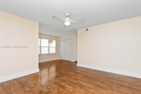 Copropriété à vendre à Sunrise, Floride: 2 chambres, 98.94 m2 № 2008435 - photo 9