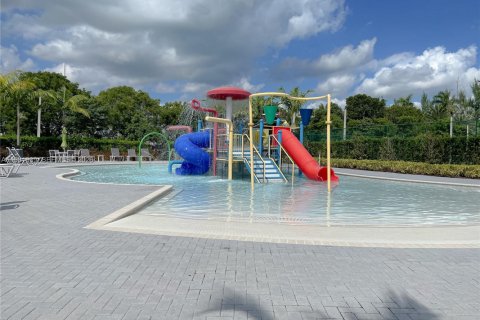 Condo in Doral, Florida, 2 bedrooms  № 2043019 - photo 19