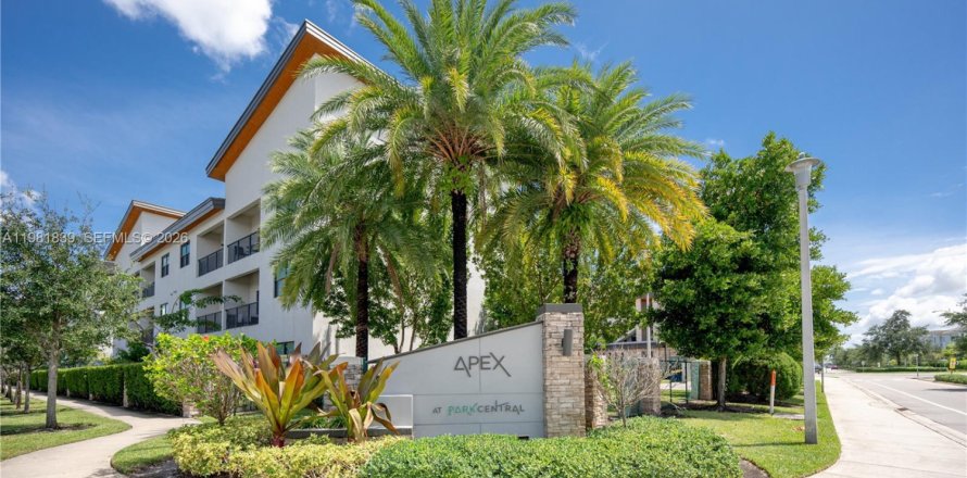 Condo in Doral, Florida, 2 bedrooms  № 2043019