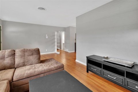 Villa ou maison à vendre à DeLand, Floride: 2 chambres, 120.96 m2 № 1914912 - photo 5