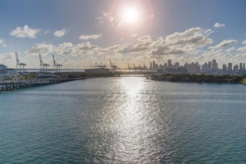 Condominio en venta en Miami Beach, Florida, 3 dormitorios, 127.46 m2 № 1948733 - foto 18