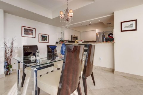 Condominio en venta en Miami Beach, Florida, 3 dormitorios, 127.46 m2 № 1948733 - foto 9