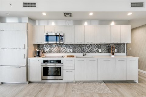 Condominio en alquiler en Miami, Florida, 3 dormitorios, 119.84 m2 № 1928995 - foto 7