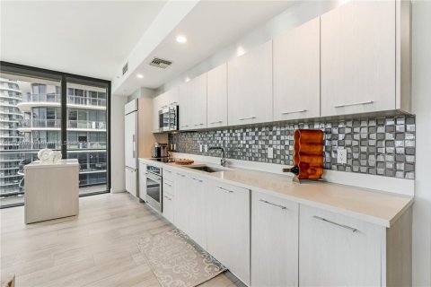 Condominio en alquiler en Miami, Florida, 3 dormitorios, 119.84 m2 № 1928995 - foto 8