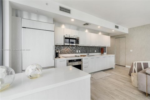 Condominio en alquiler en Miami, Florida, 3 dormitorios, 119.84 m2 № 1928995 - foto 6