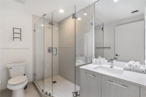 Condominio en alquiler en Miami, Florida, 3 dormitorios, 119.84 m2 № 1928995 - foto 17