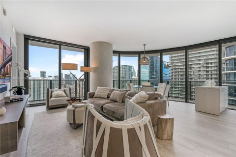 Condominio en alquiler en Miami, Florida, 3 dormitorios, 119.84 m2 № 1928995 - foto 1