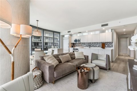 Condominio en alquiler en Miami, Florida, 3 dormitorios, 119.84 m2 № 1928995 - foto 4