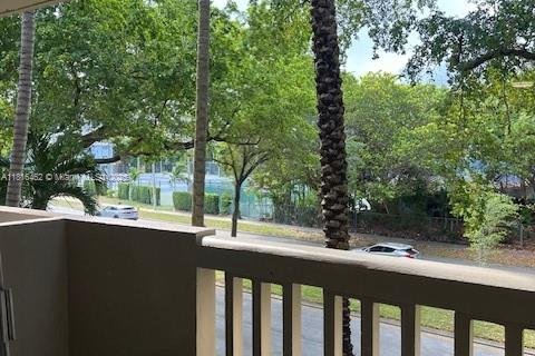 Condo in North Miami, Florida, 2 bedrooms  № 1978051 - photo 4