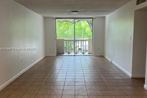 Condo in North Miami, Florida, 2 bedrooms  № 1978051 - photo 3