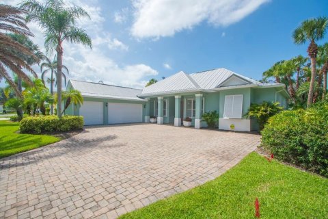 House in Vero Beach, Florida 3 bedrooms, 211.45 sq.m. № 2265647