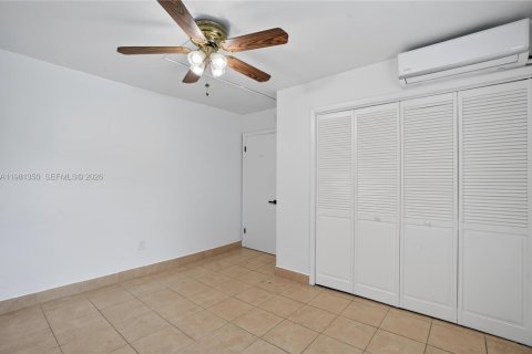 Appartement à louer à Coral Gables, Floride: 2 chambres, 76.18 m2 № 2043187 - photo 11