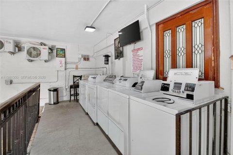 Appartement à louer à Coral Gables, Floride: 2 chambres, 76.18 m2 № 2043187 - photo 14