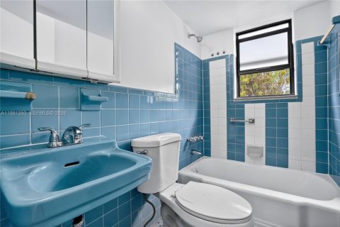 Appartement à louer à Coral Gables, Floride: 2 chambres, 76.18 m2 № 2043187 - photo 12