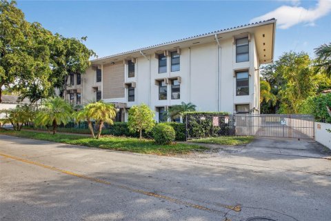 Appartement à louer à Coral Gables, Floride: 2 chambres, 76.18 m2 № 2043187 - photo 2