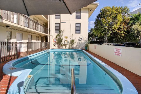 Appartement à louer à Coral Gables, Floride: 2 chambres, 76.18 m2 № 2043187 - photo 13