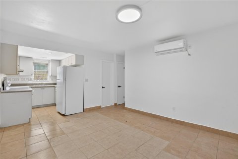 Appartement à louer à Coral Gables, Floride: 2 chambres, 76.18 m2 № 2043187 - photo 4