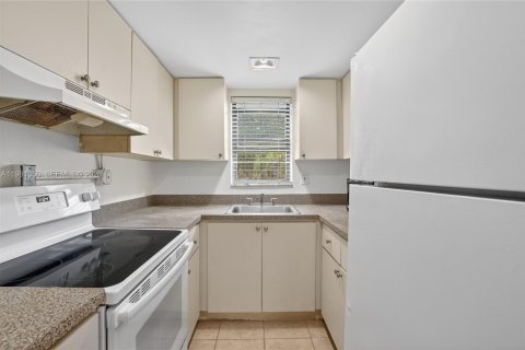 Appartement à louer à Coral Gables, Floride: 2 chambres, 76.18 m2 № 2043187 - photo 6