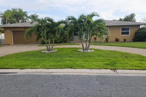 House in Saint Pete Beach, Florida 3 bedrooms, 213.68 sq.m. № 2277602 - photo 21