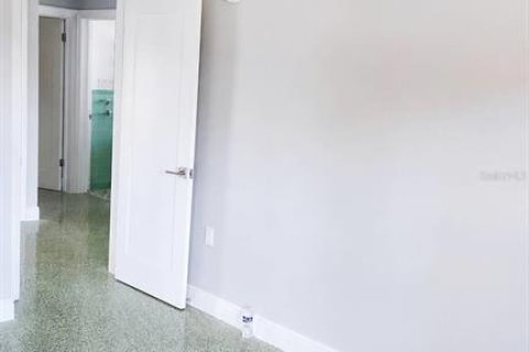 House in Saint Pete Beach, Florida 3 bedrooms, 213.68 sq.m. № 2277602 - photo 6