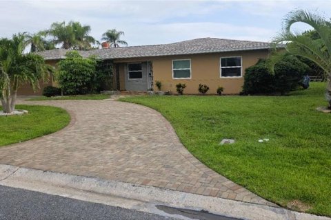 House in Saint Pete Beach, Florida 3 bedrooms, 213.68 sq.m. № 2277602 - photo 18
