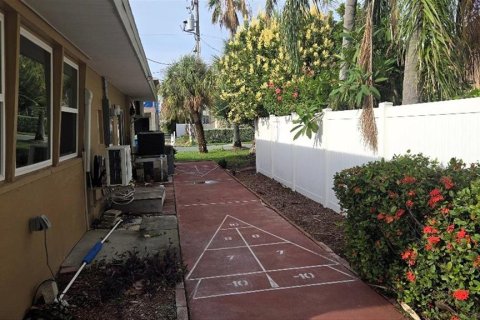 House in Saint Pete Beach, Florida 3 bedrooms, 213.68 sq.m. № 2277602 - photo 17