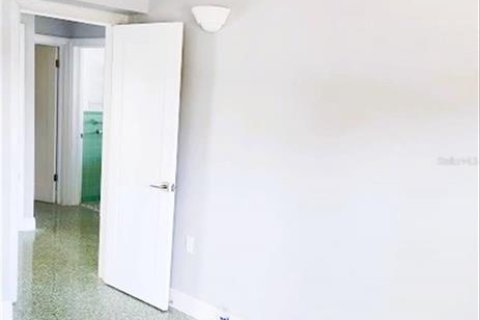 House in Saint Pete Beach, Florida 3 bedrooms, 213.68 sq.m. № 2277602 - photo 11