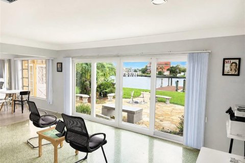 House in Saint Pete Beach, Florida 3 bedrooms, 213.68 sq.m. № 2277602 - photo 4