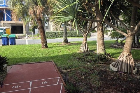 House in Saint Pete Beach, Florida 3 bedrooms, 213.68 sq.m. № 2277602 - photo 16