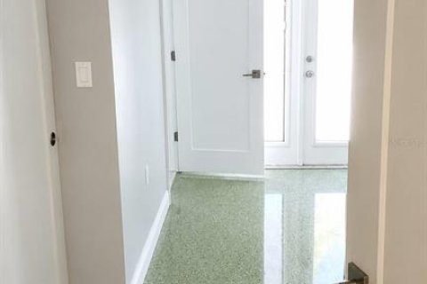 House in Saint Pete Beach, Florida 3 bedrooms, 213.68 sq.m. № 2277602 - photo 5