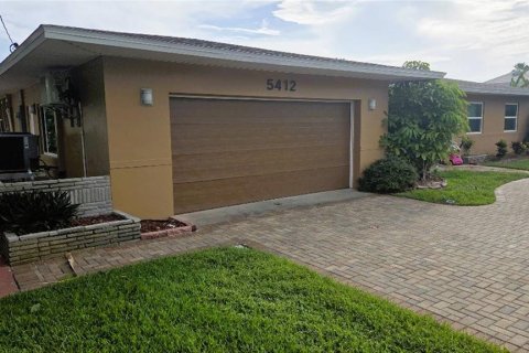 House in Saint Pete Beach, Florida 3 bedrooms, 213.68 sq.m. № 2277602 - photo 19
